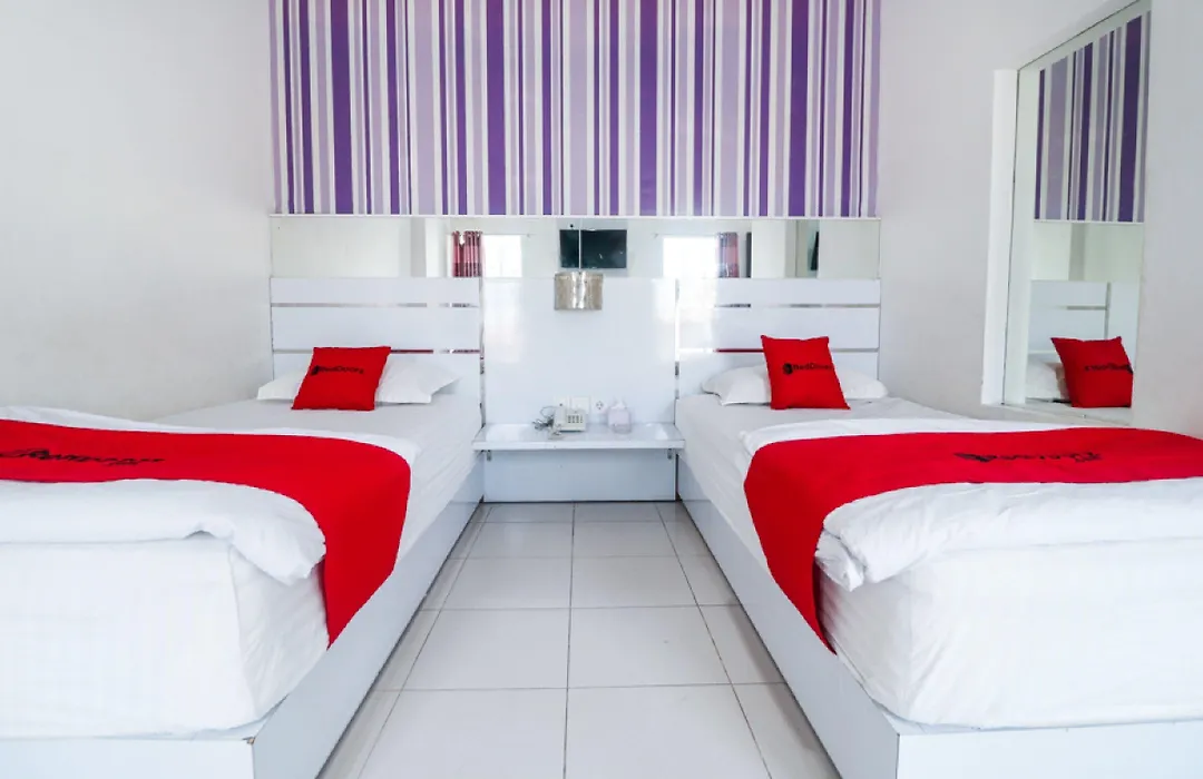 RedDoorz near Terminal Batu Ampar-1